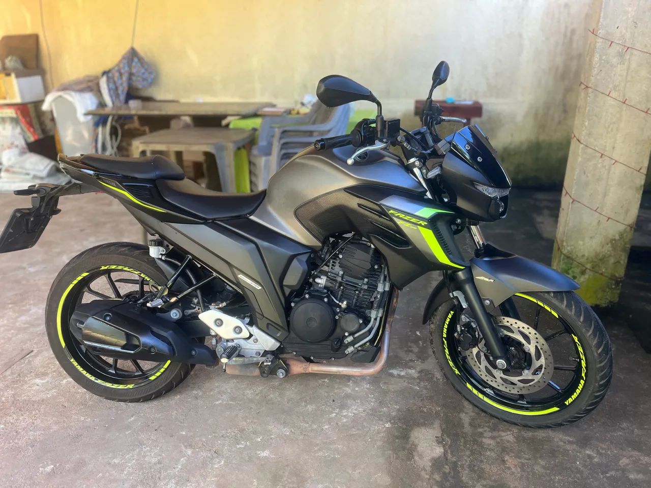 FZ25 