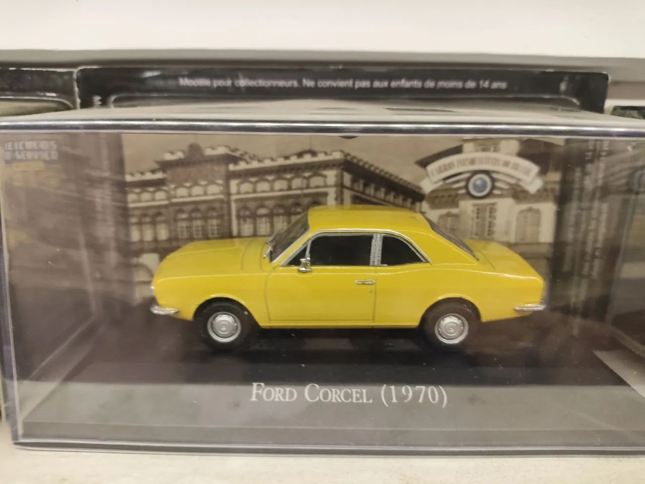 Miniatura Ford Corcel 1970 1/43 inesquecíveis do Brasil 
