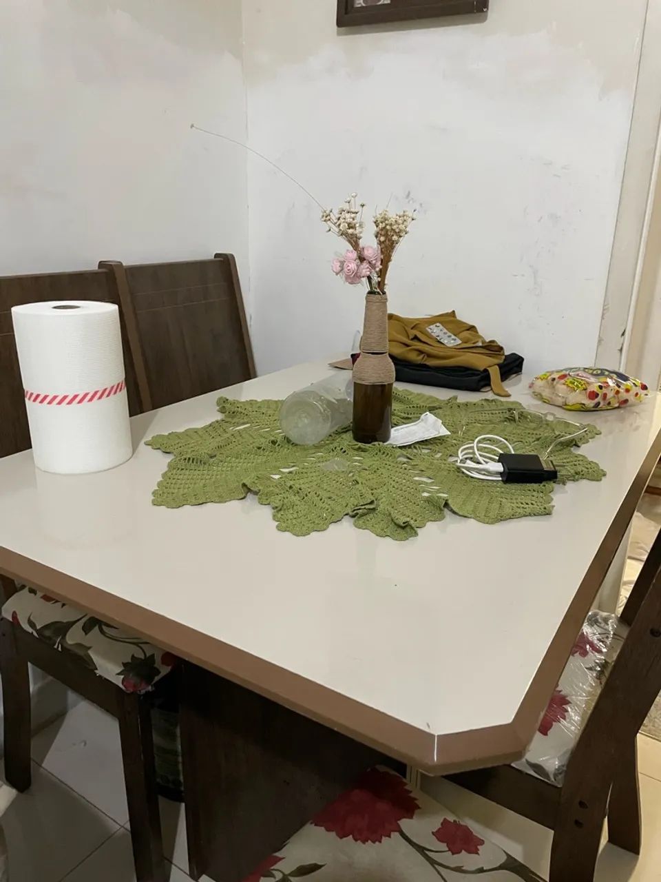 mesa com 4 cadeiras 