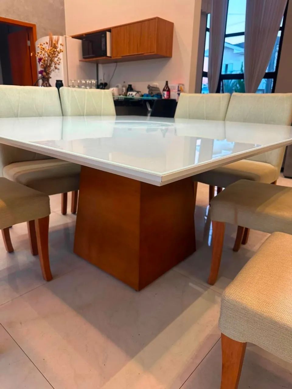 Mesa com 8 cadeiras