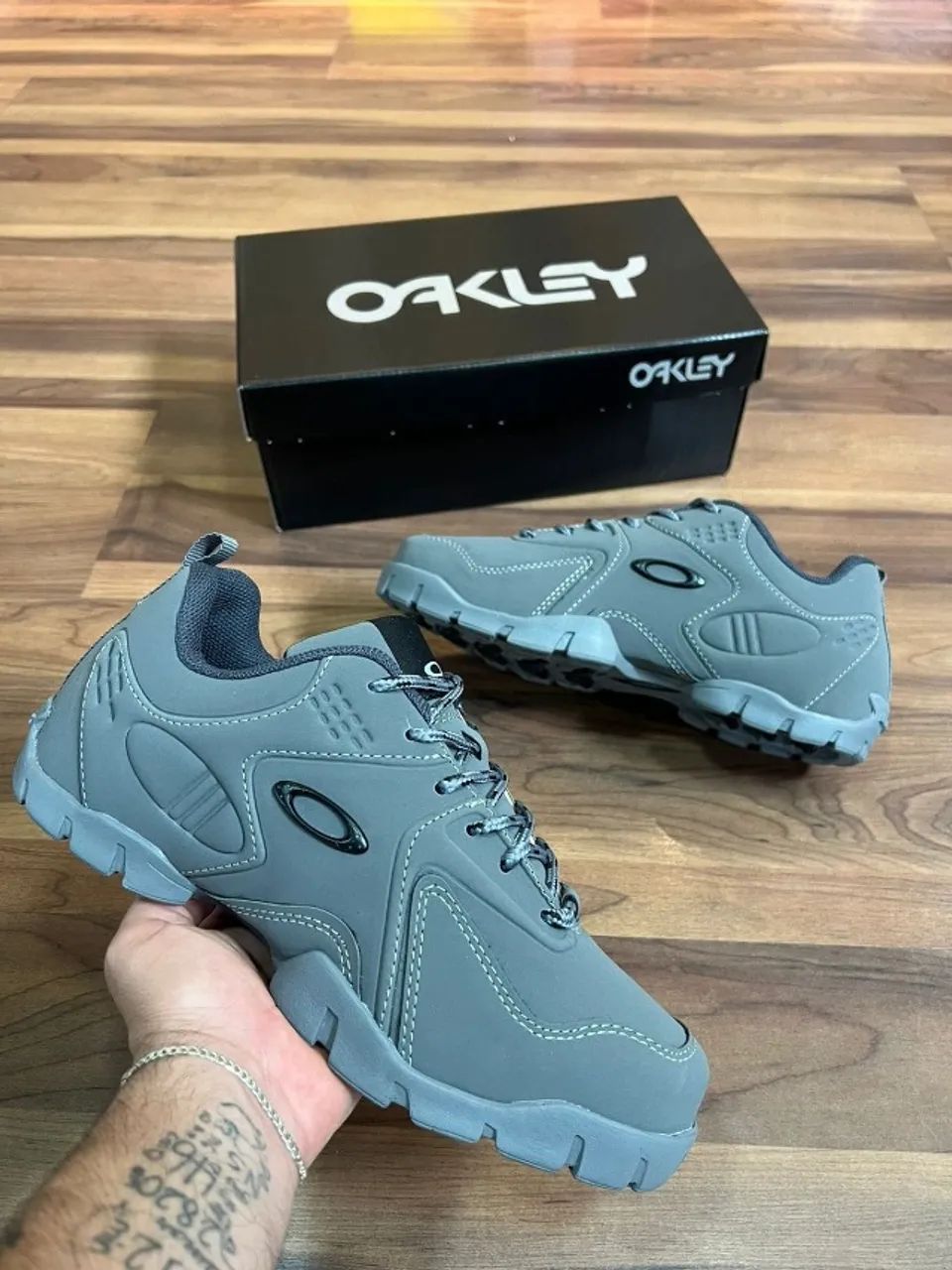 Tênis Oakley Stratus Couro Cor: Branco/Bege Premium Masculino Disponível 38 ao 43 (Foto Re