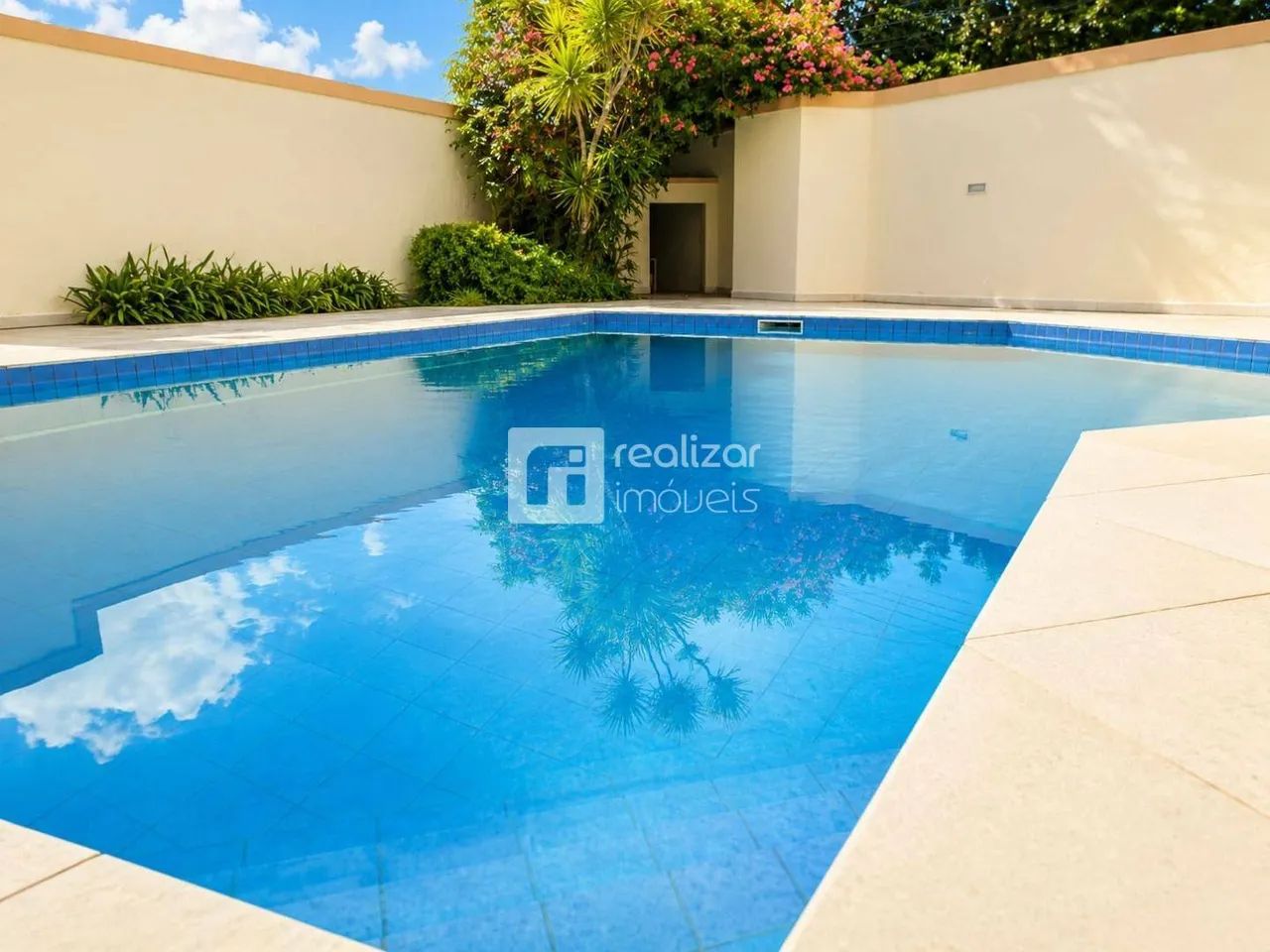 CASA ALTO PADRÃO COM PISCINA E 4 DORMITÓRIOS NO SANTA MÔNICA - Foto 2