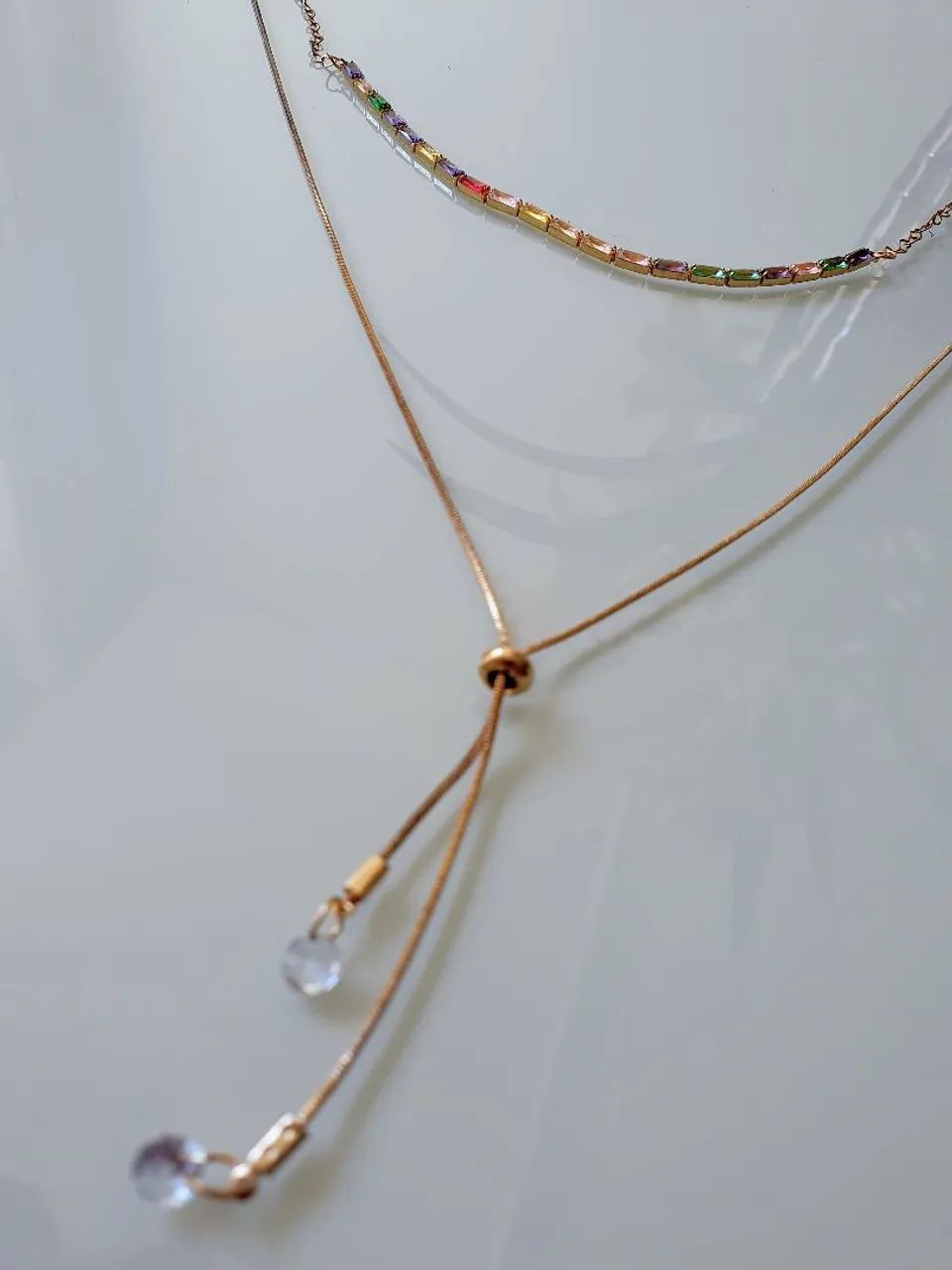 Colar Duplo Dourado com Pedras e Detalhes Delicados - Foto 2