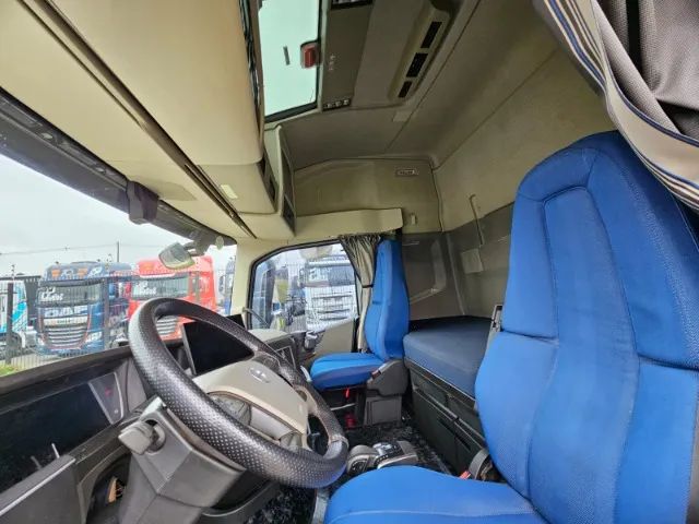 Volvo FH 540 6x4 Bug Leve Globetrotter Ano 24 Mídia Grande Geladeira Mola Freio a tambor - Foto 4