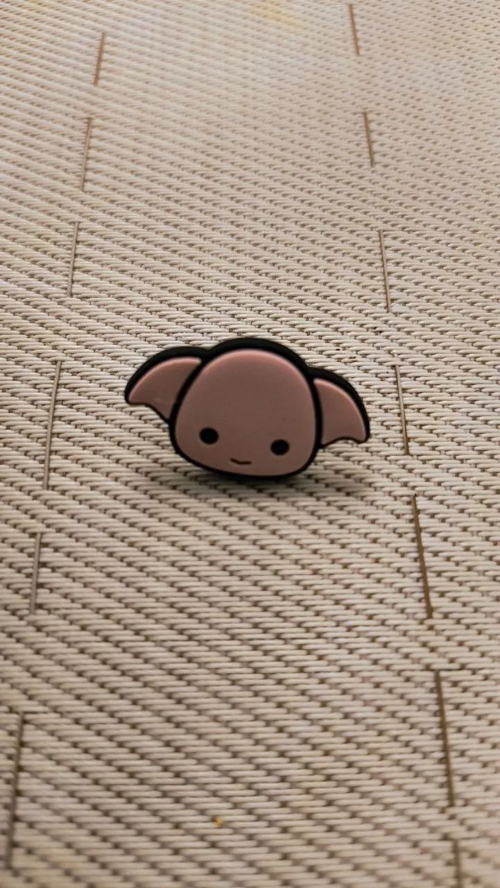 Pin colecionável cacau show do Dobby 