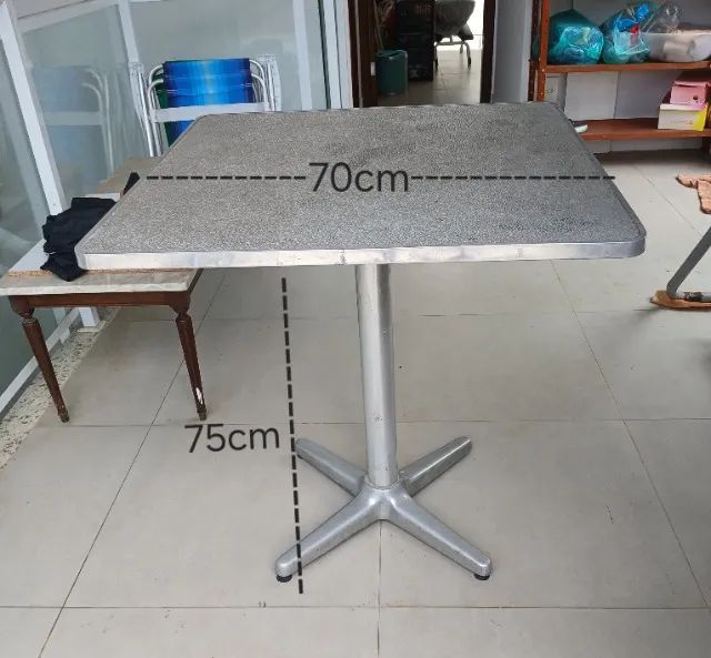 Mesa quadrada alumínio 
