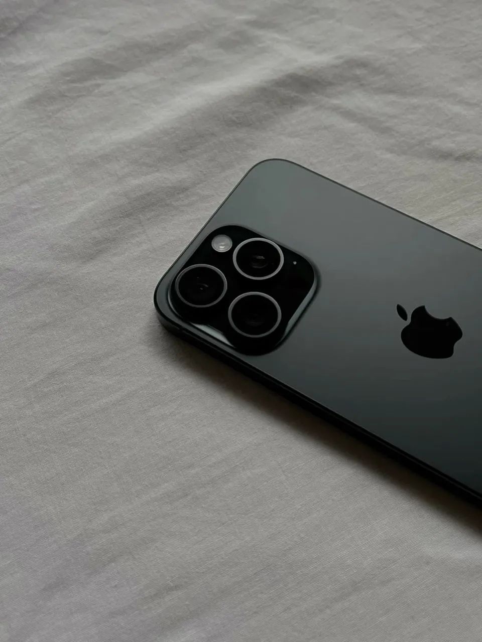 iphone 15 pro Max novo com nota e carregador turbo - bateria 87% - Foto 4