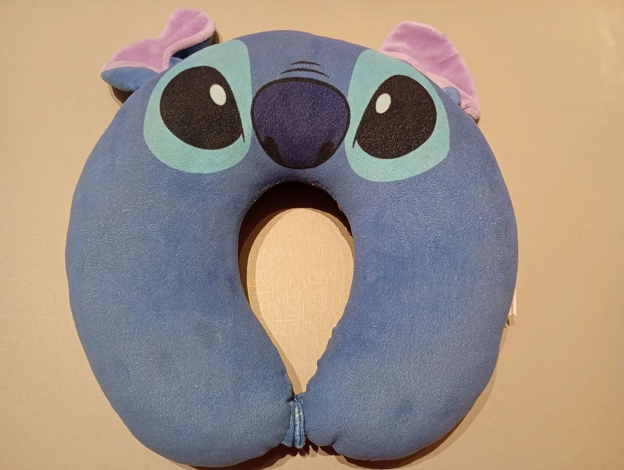 Travesseiro de pescoço infantil stich