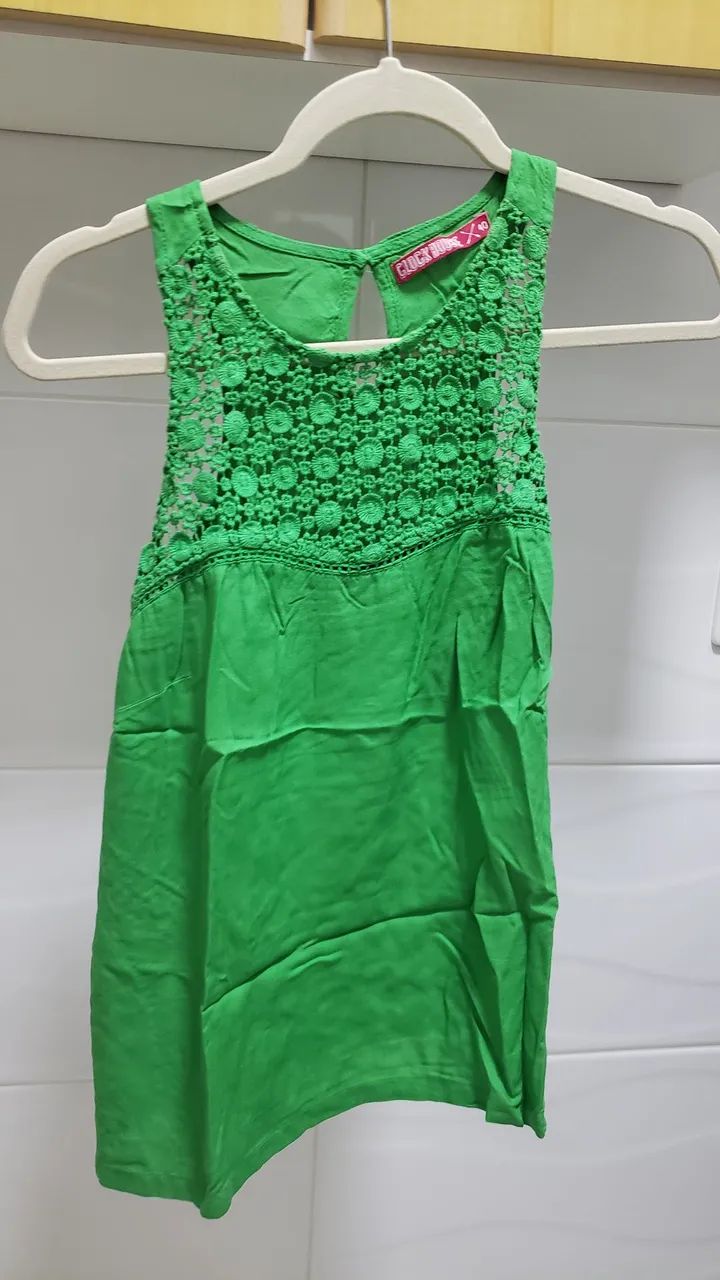 Duas blusas com  detalhe em crochê  - Foto 3