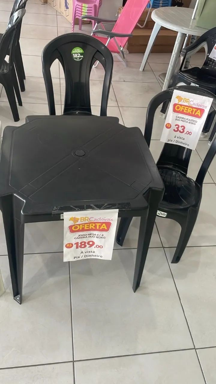 jogo de mesa plástico com 4 cadeiras bistrôs