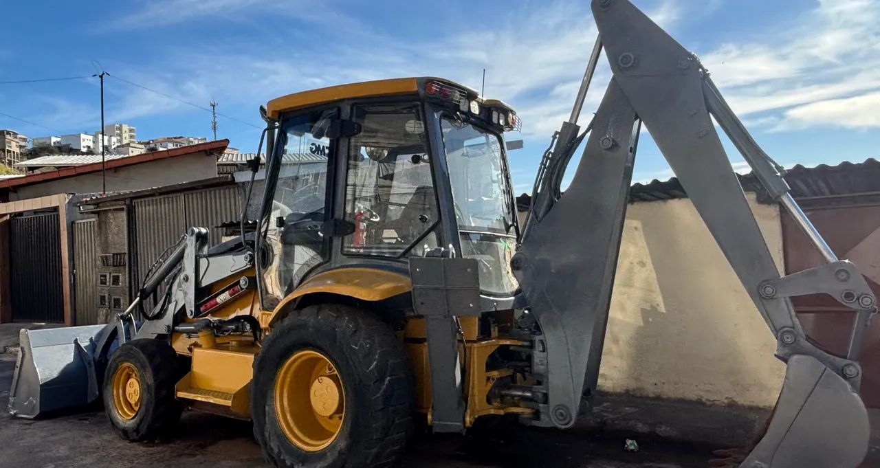 Retroescavadeira XCMG XT870BR