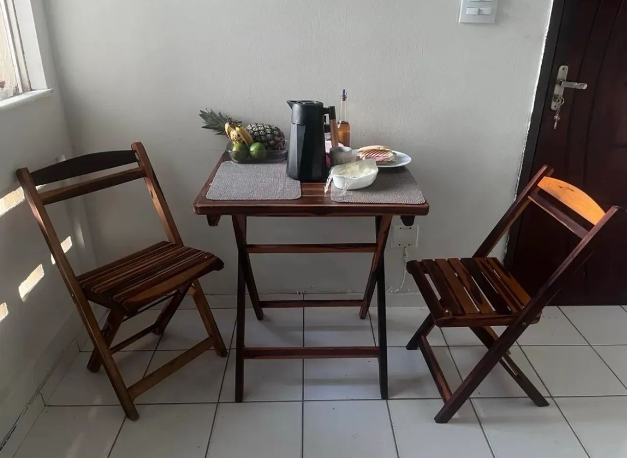 MESA 3 cadeiras 