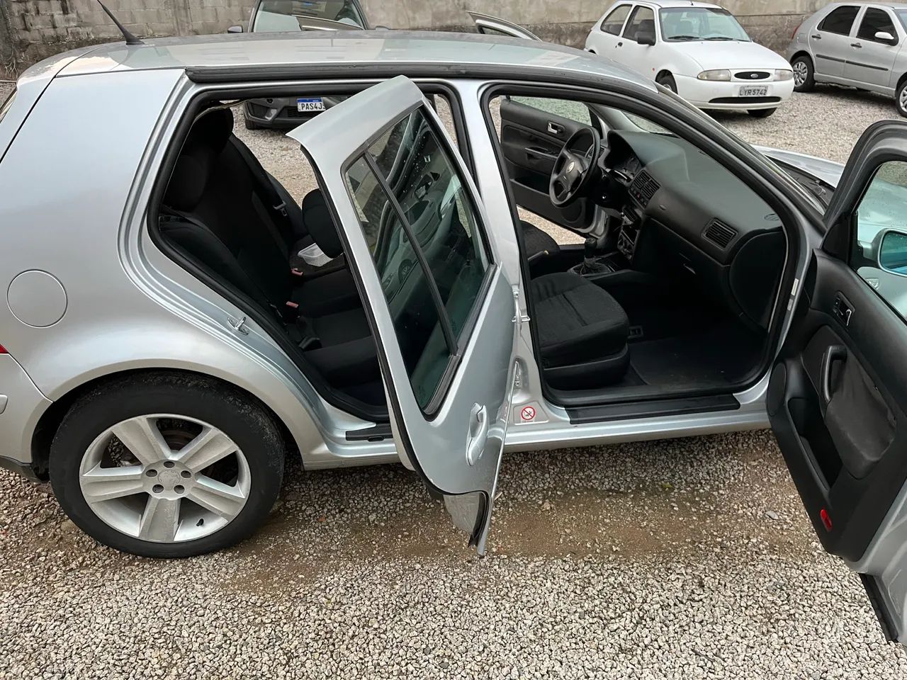 Volkswagen Golf 2.0/2.0 T. Flex Mec.(black & Silv) 2002