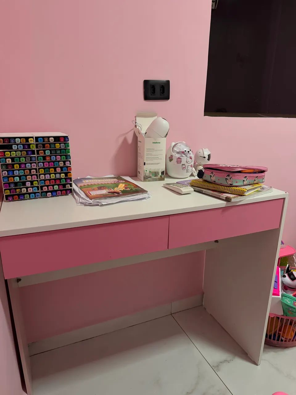 Penteadeira com duas gavetas material de móvel planejado 