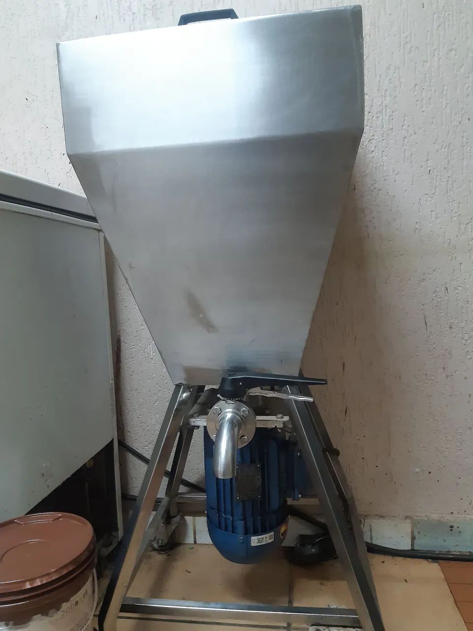 Vendo triturador inox 50 litros 