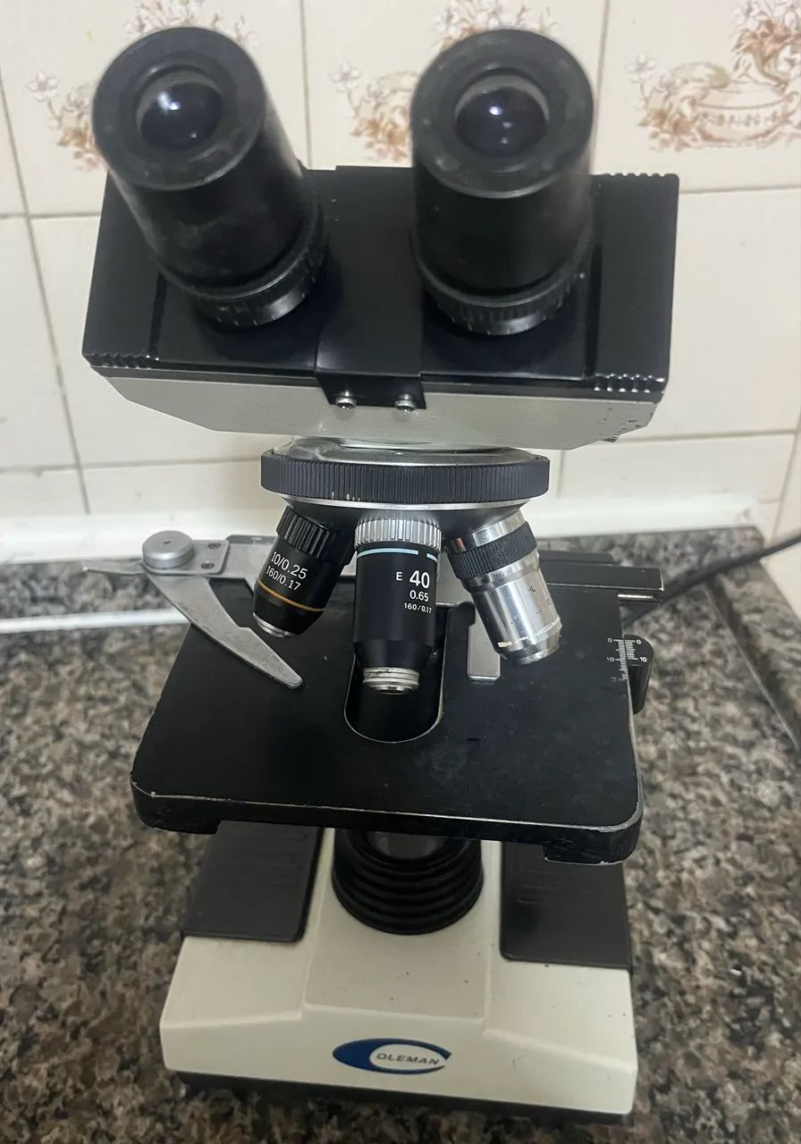 Microscópio óptico Coleman