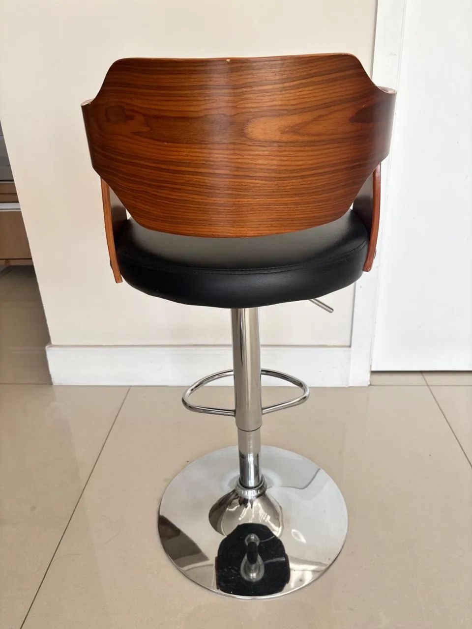 Banquetas com encosto amadeirado!  - Foto 2