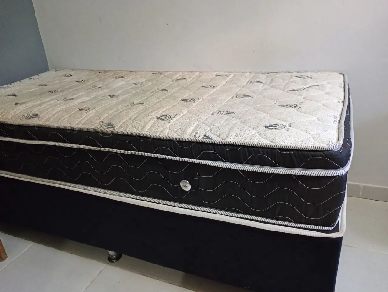Cama boxe de solteiro semi nova