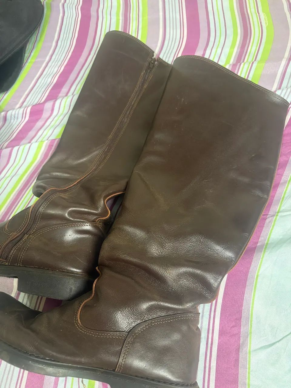 Bota marrom 41 até o joelho - Foto 2