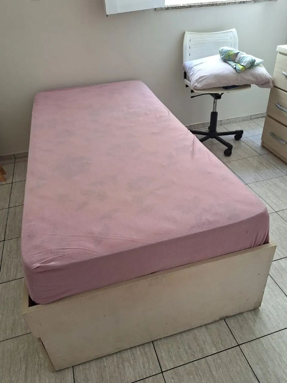 CAMA DE SOLTEIRO COM BICAMA E CABECEIRA COM BAÚ EM MADEIRA  - Foto 5
