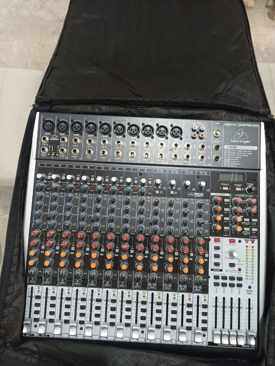Mesa de som Behringer 