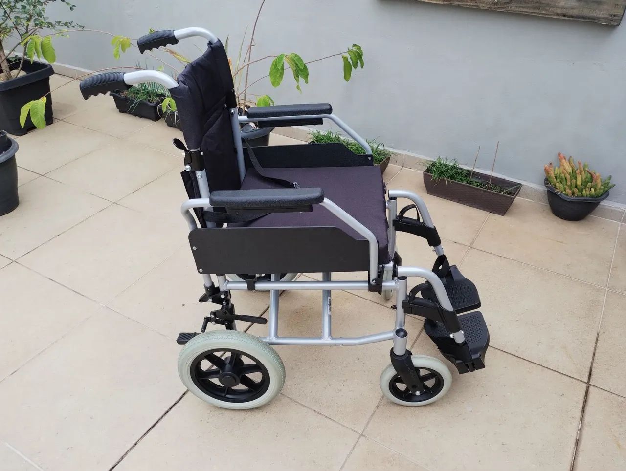 Cadeira de rodas em alumínio 