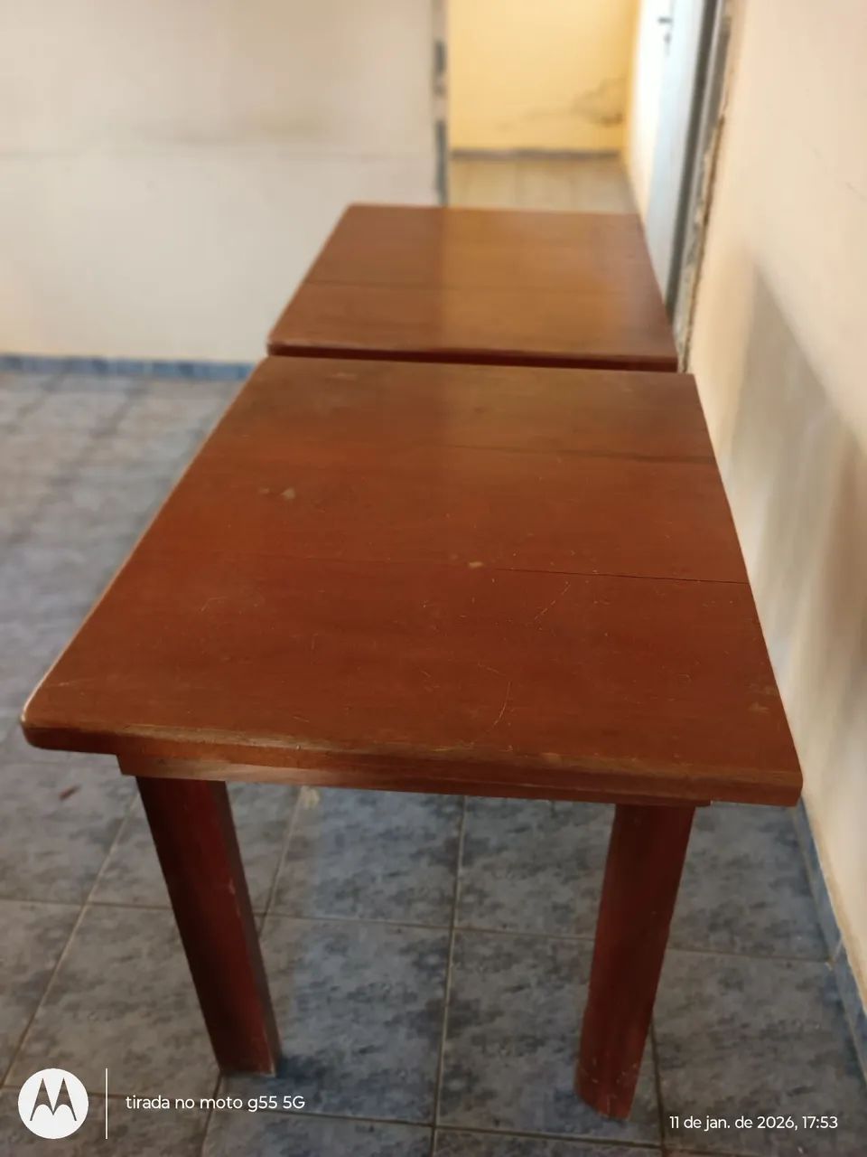 5 cadeiras e 2 mesas de madeira R$ 600,00 - Foto 5