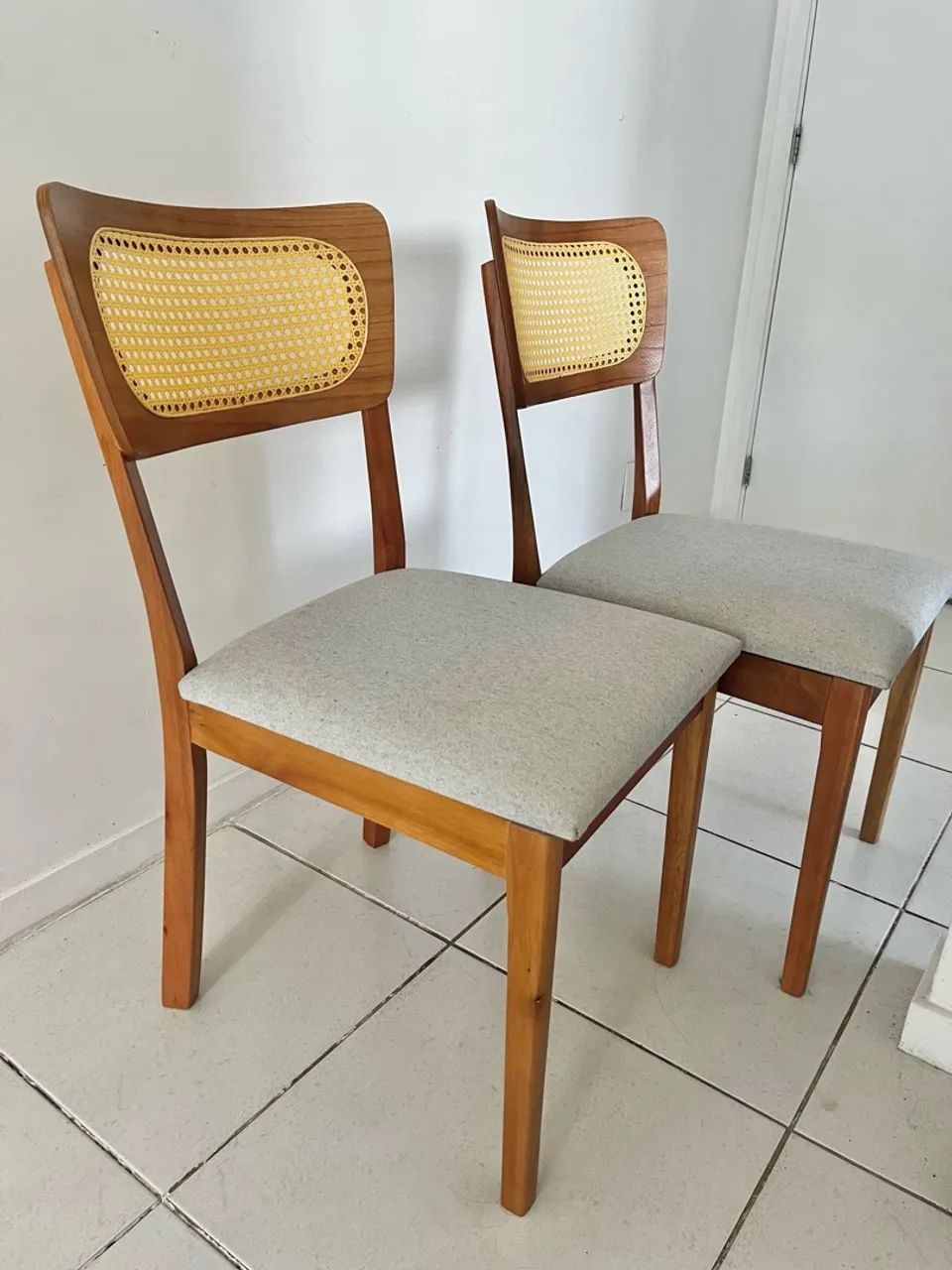 Mesa de jantar com cadeiras de palhinha - Foto 2
