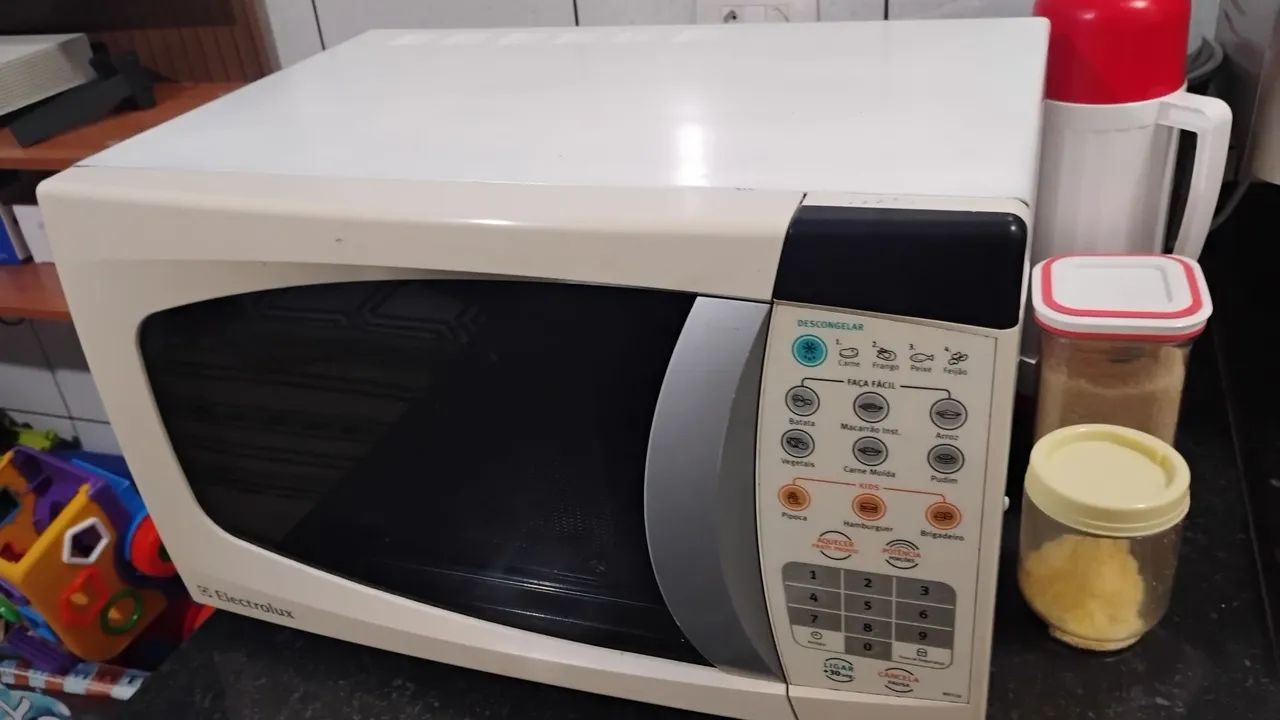 Microondas Eletrolux 23 litros funcionando perfeitamente 