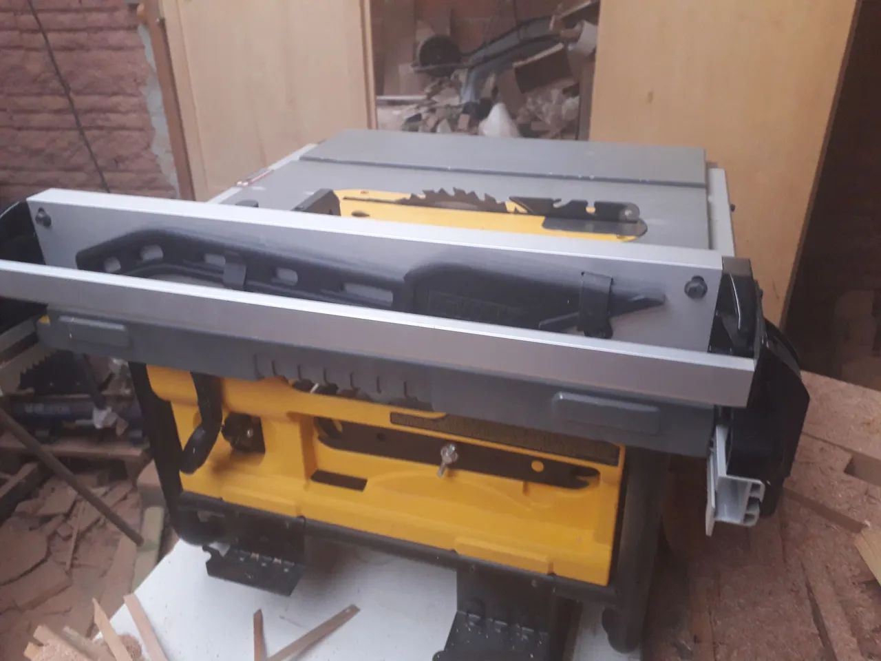 Serra Bancada Dewalt DW 745 B2 2000 watts  - Foto 5