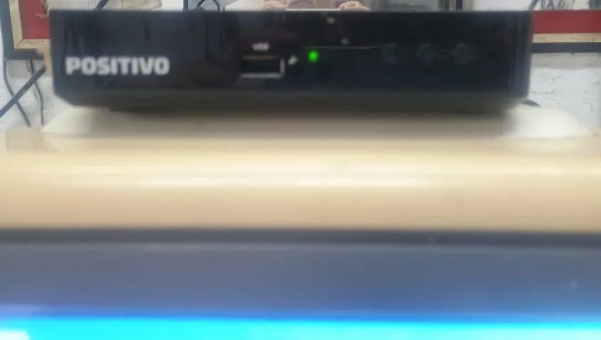 Vendo Tv Semp 10 Polegadas + um conversor digital Positivo