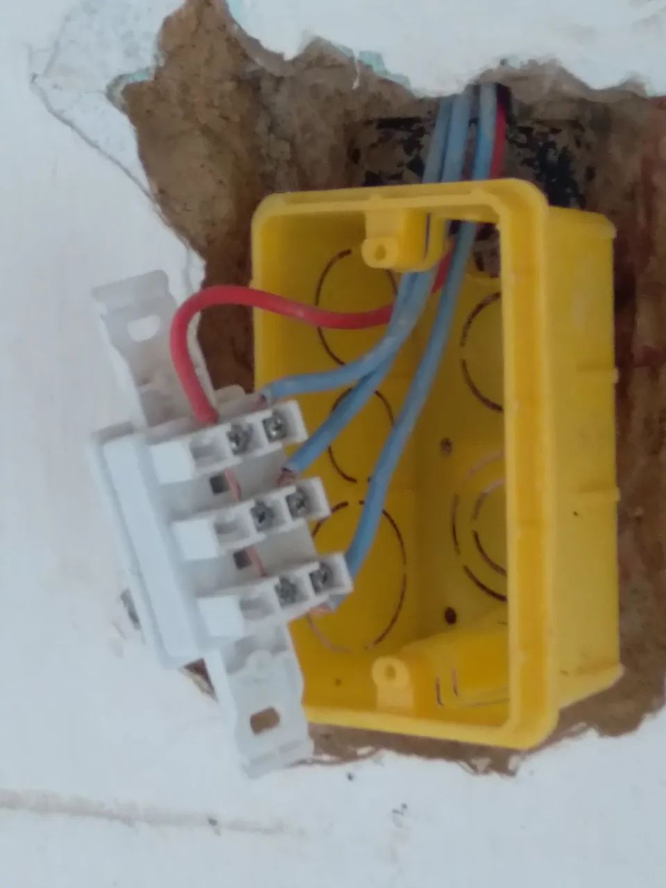 Pedreiro de construção geral , do inicio até o acabamento. 