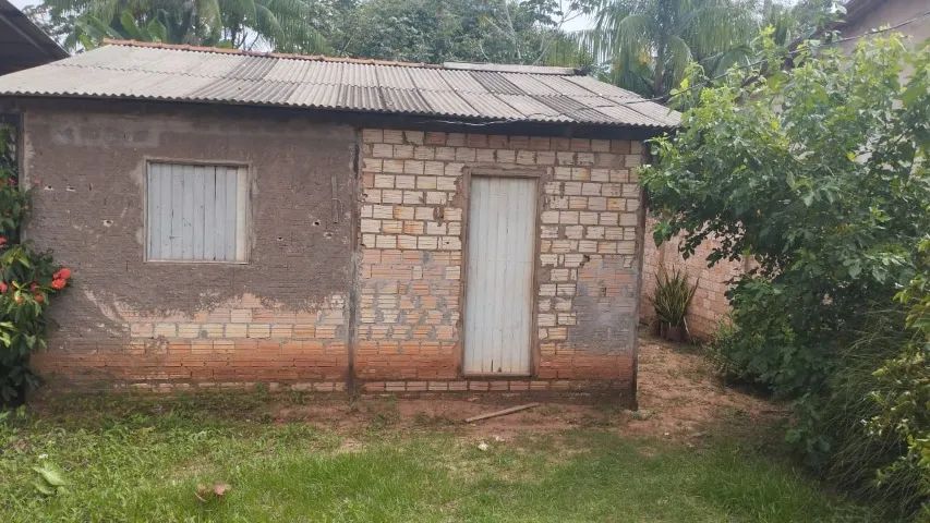 Vendo terreno com uma pequena casa 