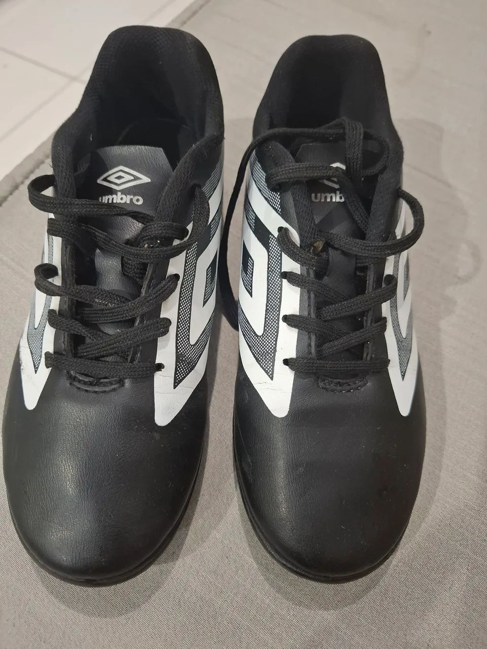 Chuteira umbro infantil 37