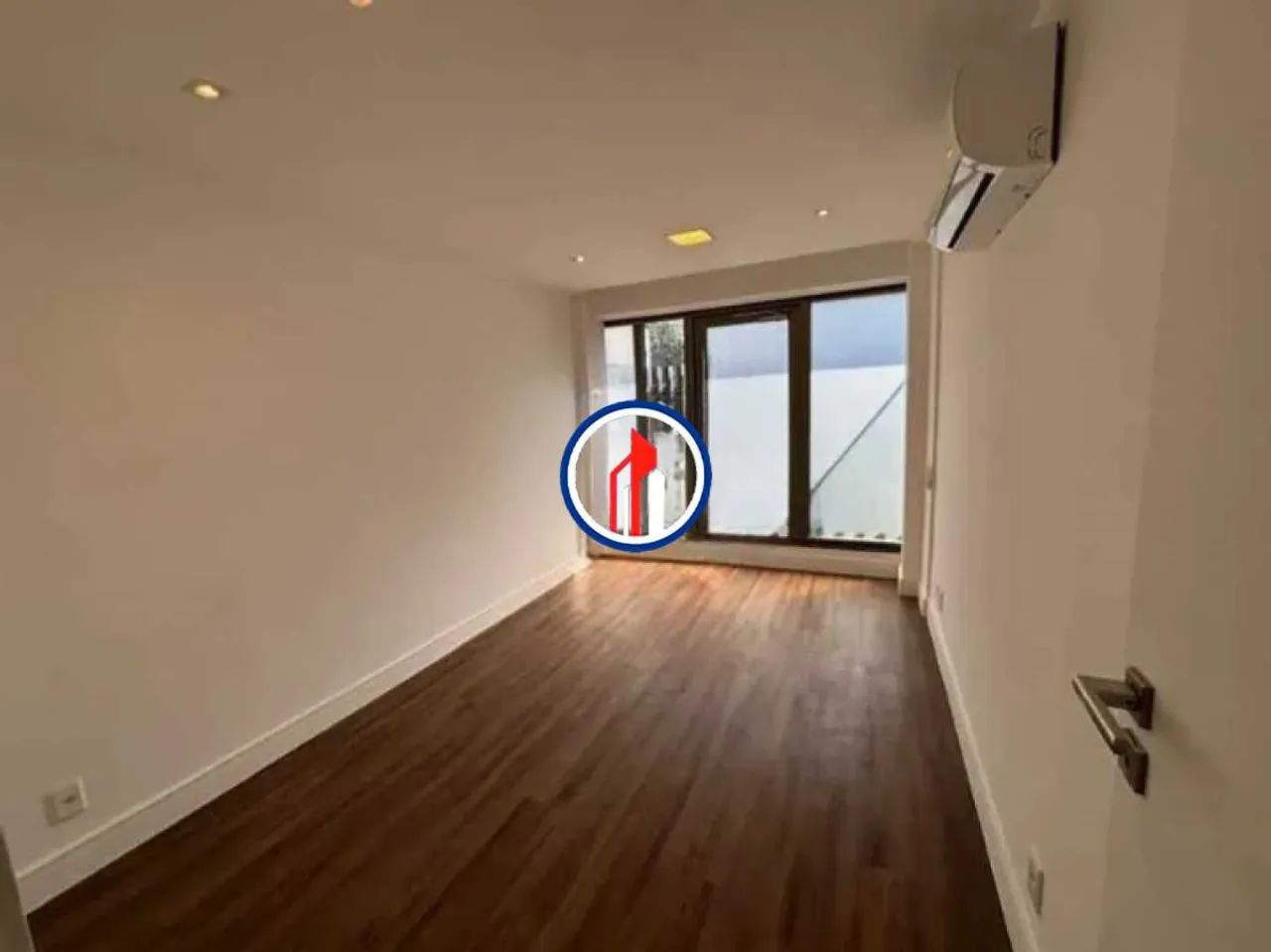 Sala : / Comercial / Jardim Botânico