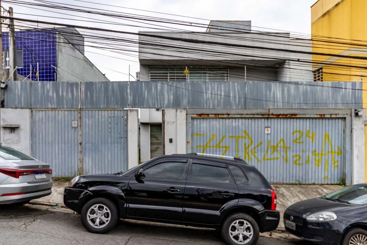 Casa comercial na Avenida General Valdomiro de Lima, 887  650 m²