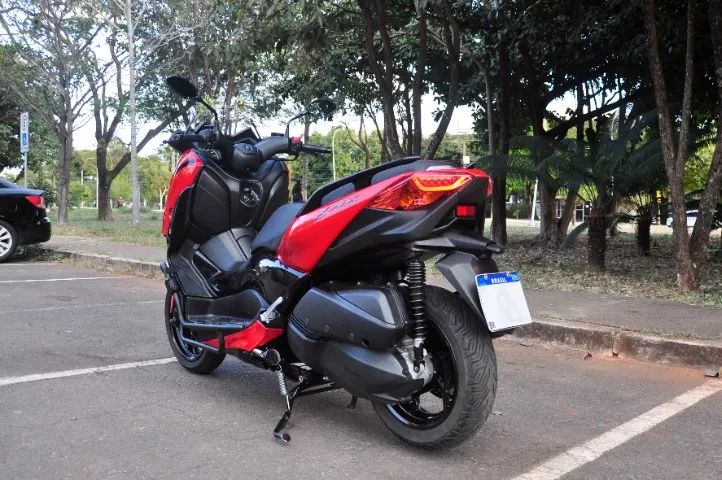 XMax 250 2024 com Seguro e Acessórios - Foto 4