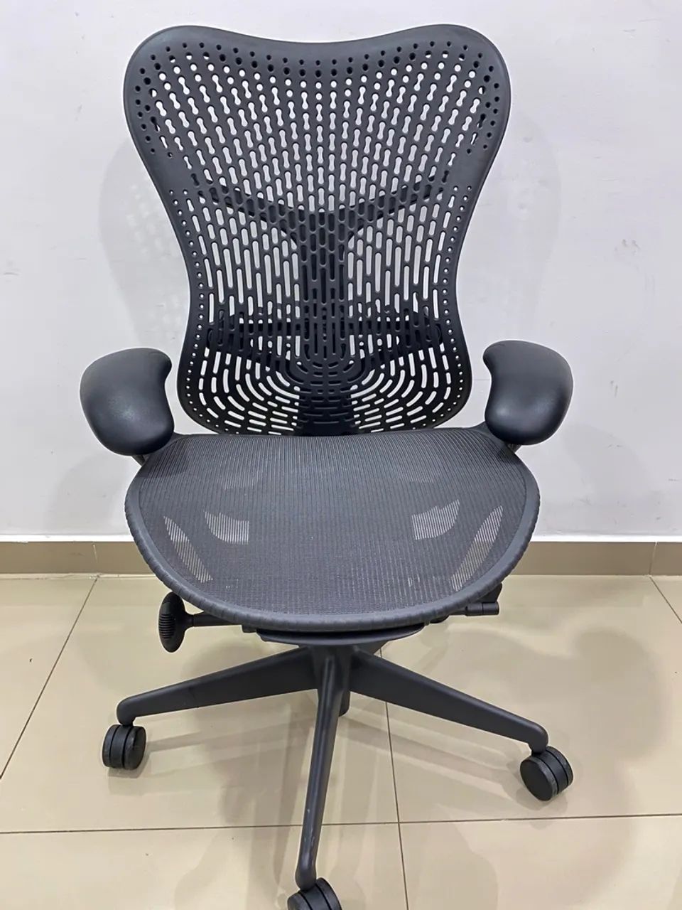 Cadeira herman miller mirra 2 completa grafite  - Foto 5