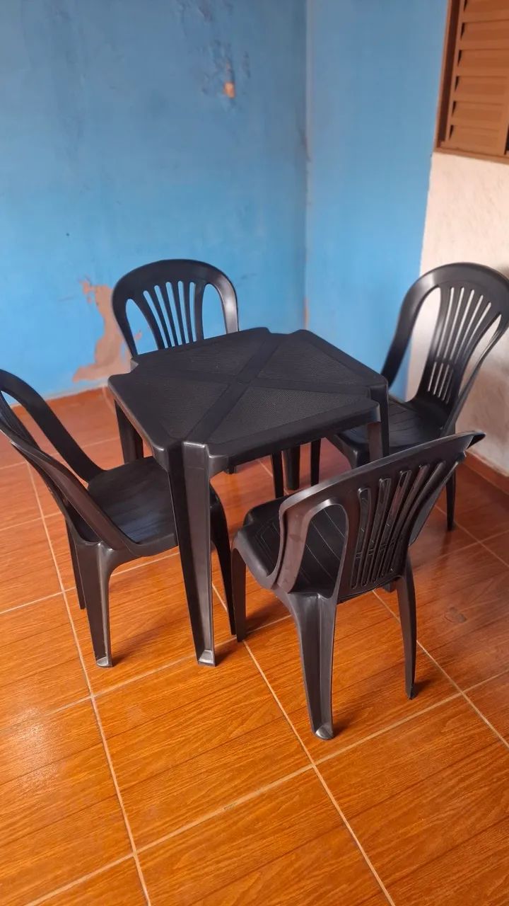 Mesa com 4 cadeiras em excelente estado nova - Foto 2