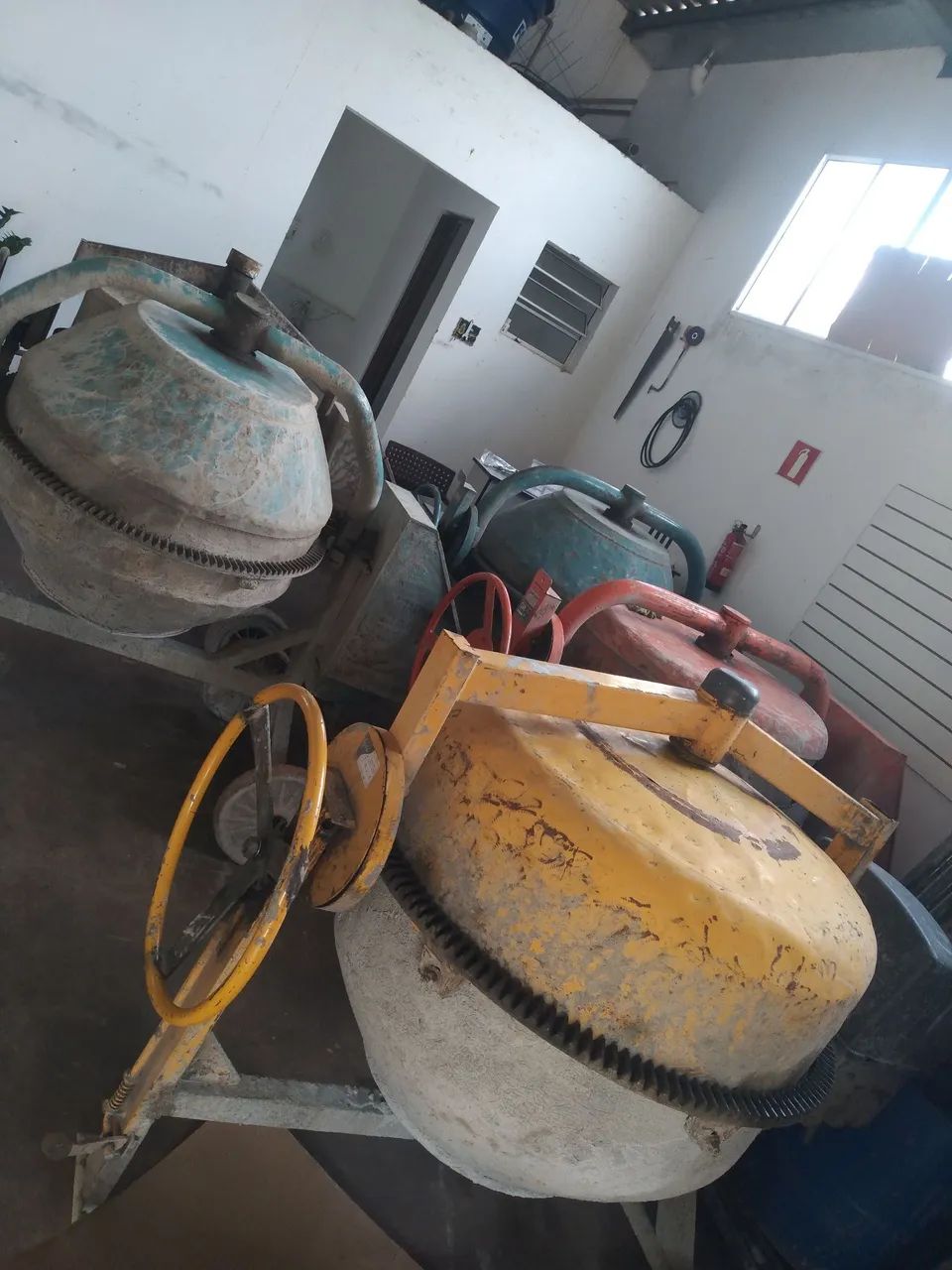 Betoneira  e andaimes  plaforma.  - Foto 3