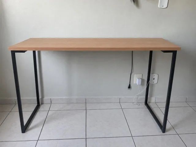 Mesa / escrivaninha 1,2m por 80 cm