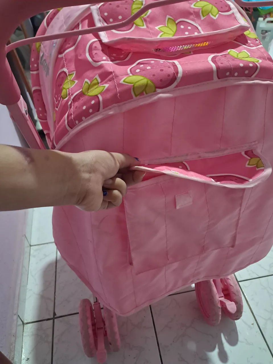 Carrinho de bebê rosa - Foto 2