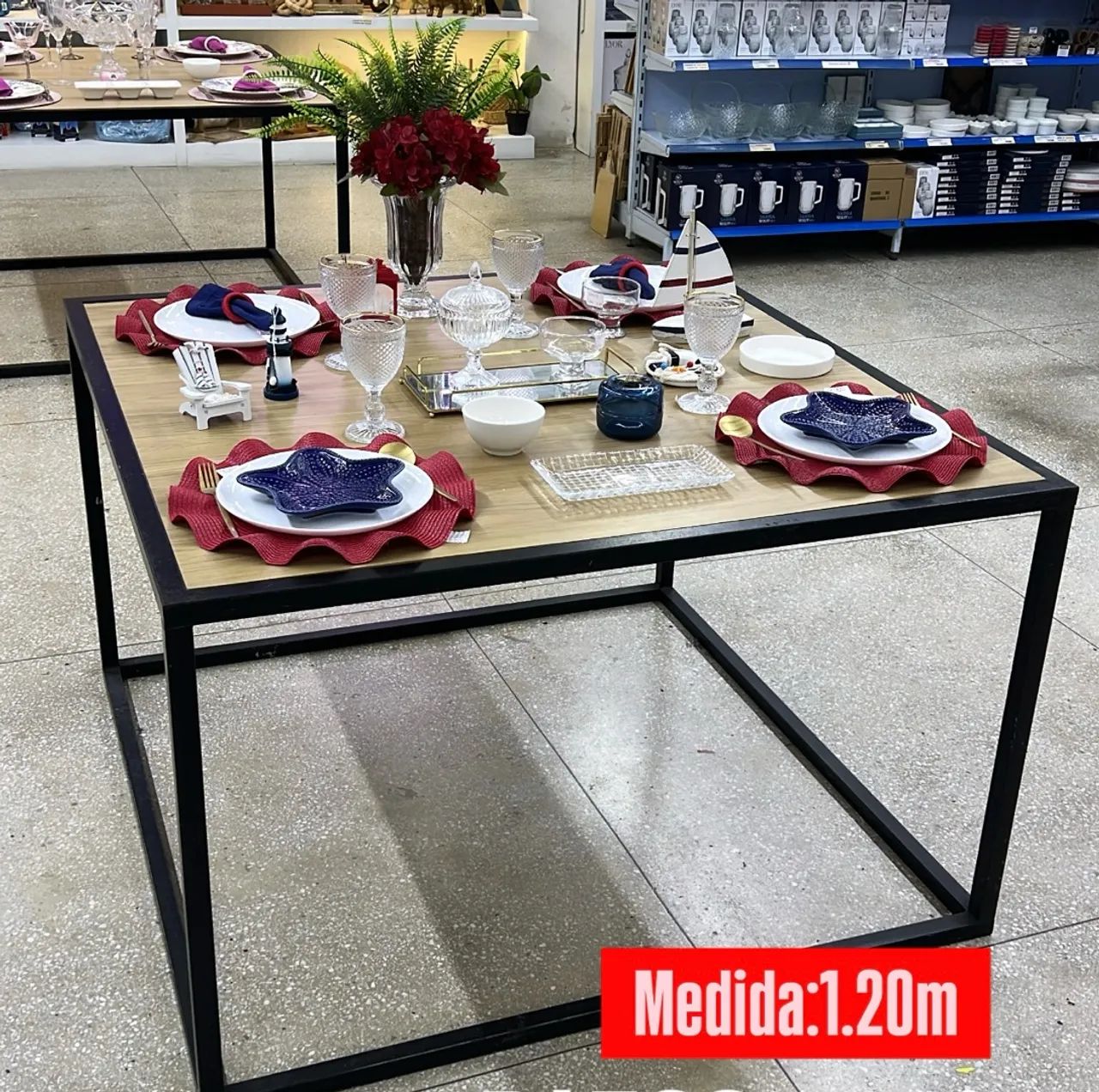 Mesa madeira e metalon para lojas 
