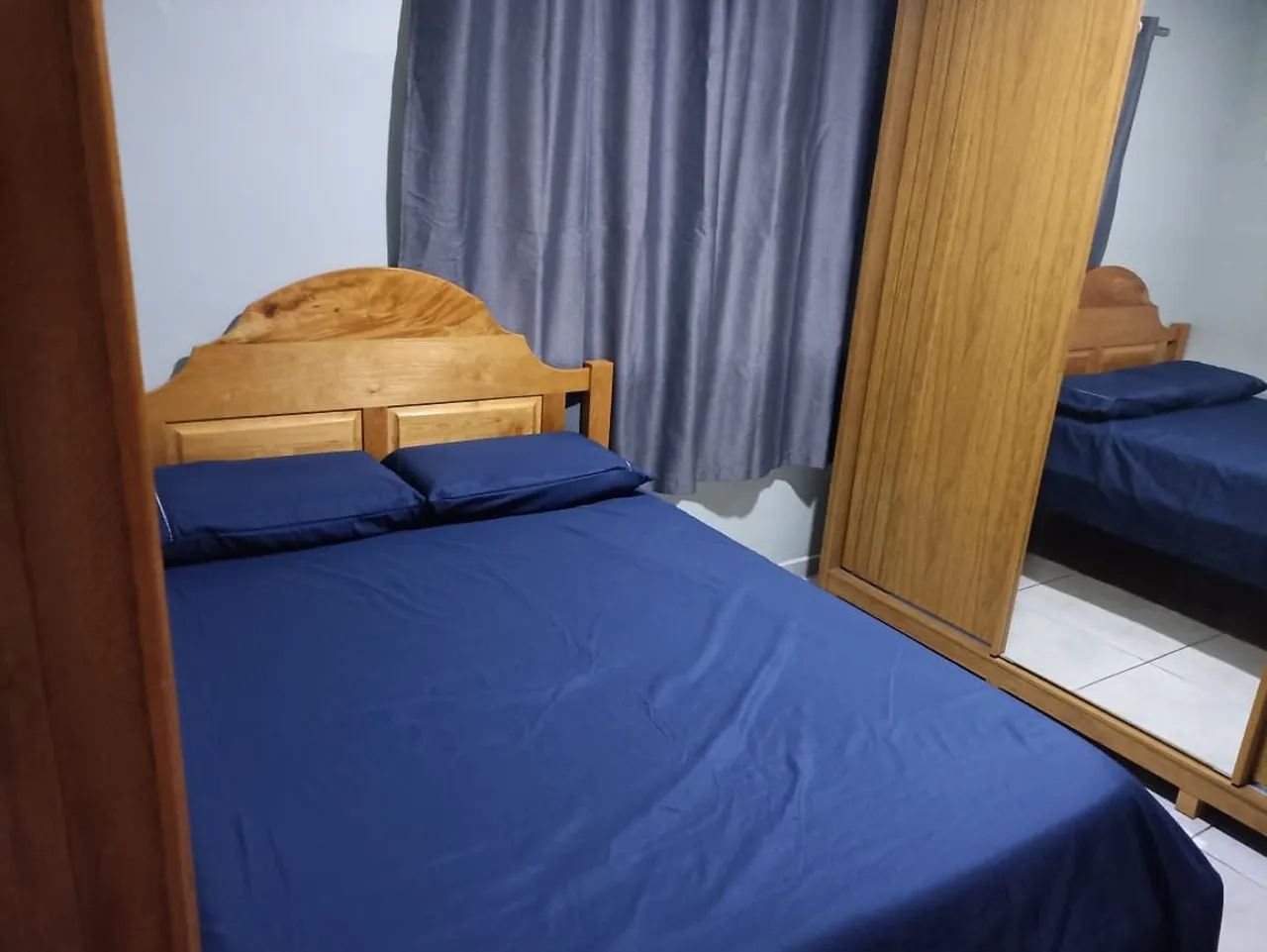 Vendo cama madeira maciça junto com colchão Ortobom 