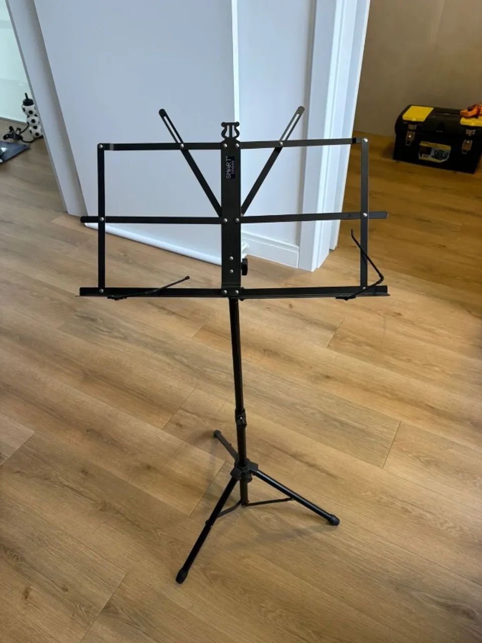 Suporte pedestal para partitura com case