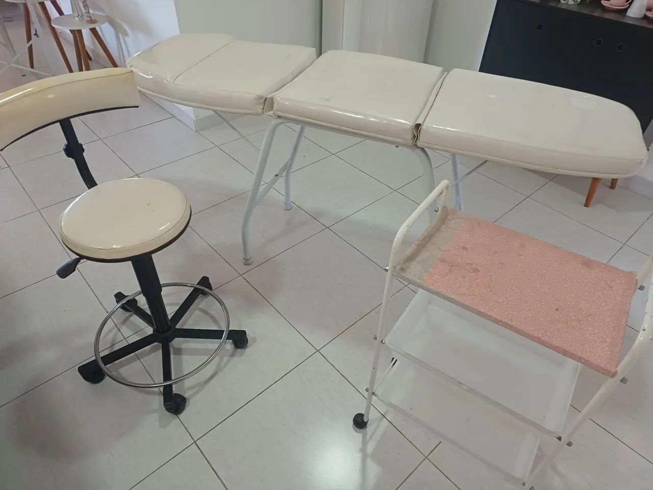 Maca para Estética, Cadeira e Prateleira 