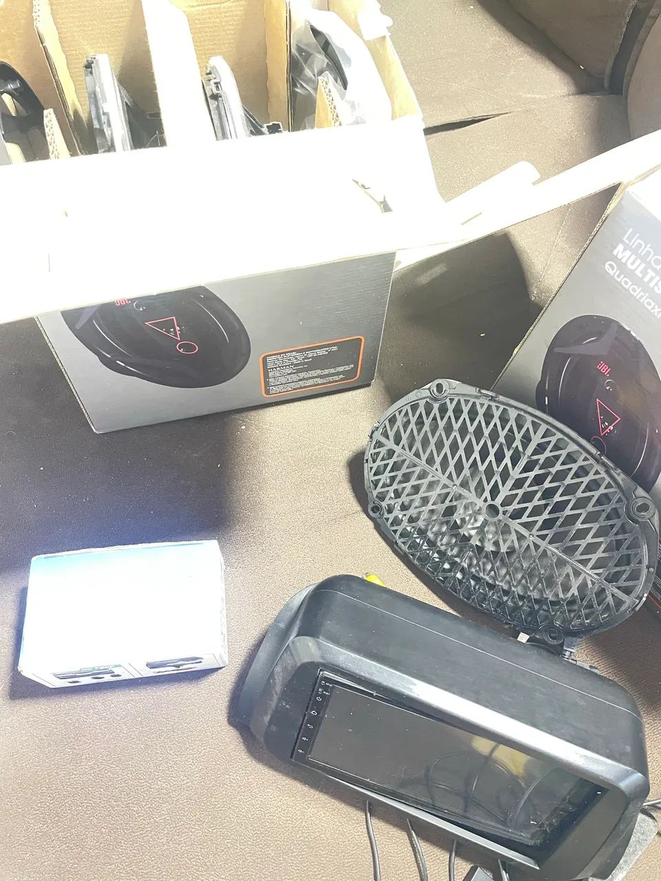 Kit Som JBL/ painel multimídia/ sensor de ré 