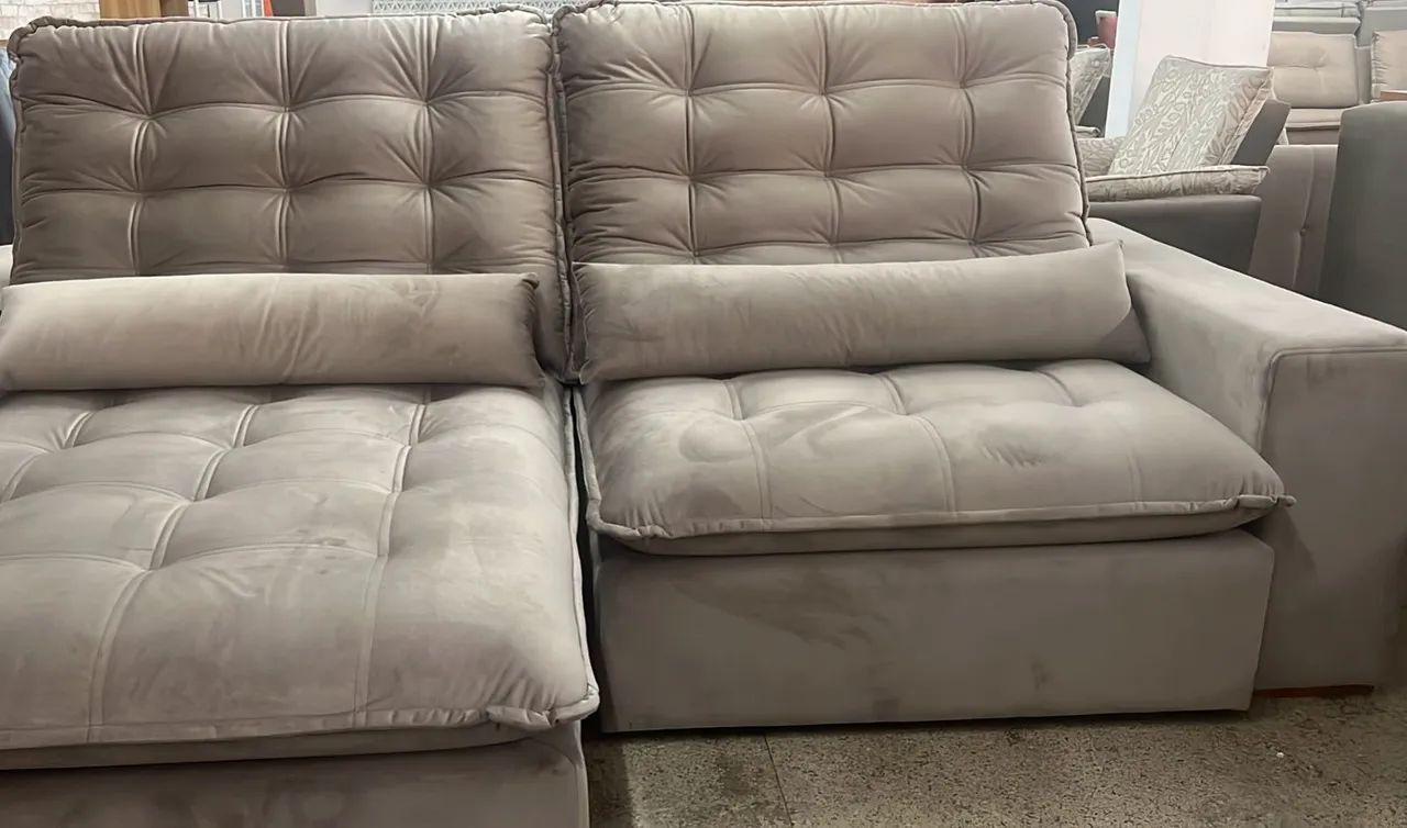 Sofá retrátil DeLar pouco tempo de uso 
