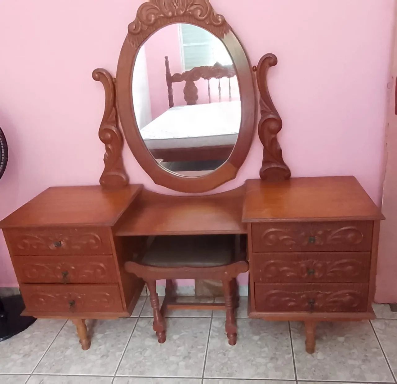 Penteadeira e cama talhadas a mão!!