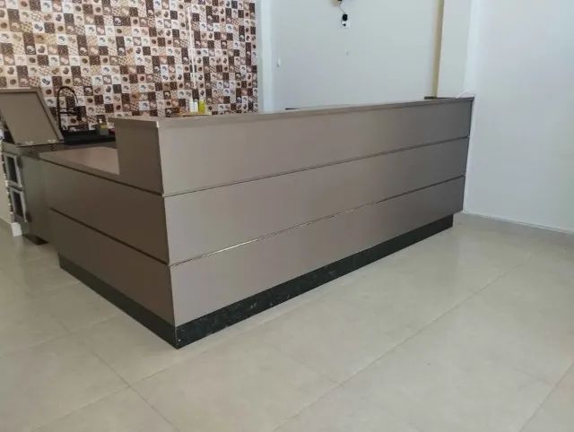 Balcão de atendimento em L